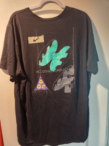 Used XXL Men's Nike ACG Shirt
