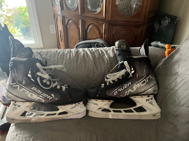 Fit 2 Size 8 Vapor Hyperlite Hockey Skates