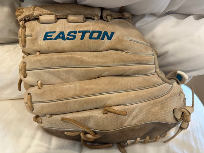 Easton Ghost Tournament Elite 12” softball glove