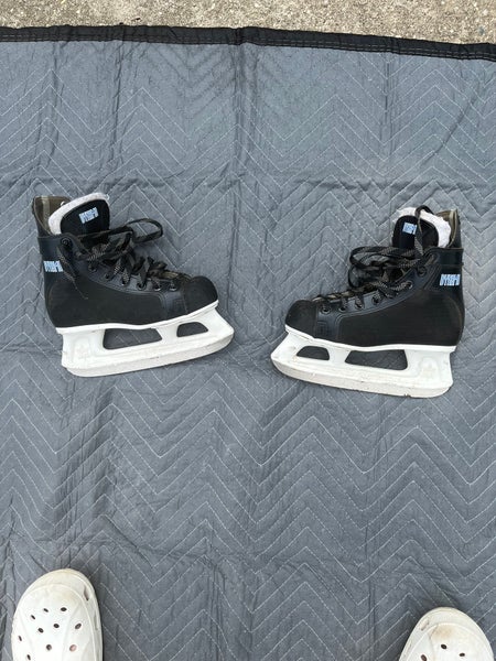 CCM dynamo hockey skate