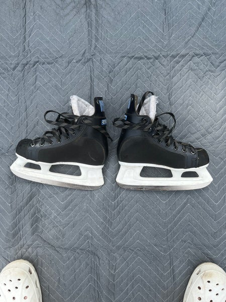 CCM dynamo hockey skate