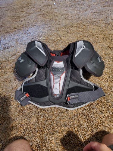 Used Medium CCM JetSpeed FT390 Shoulder Pads