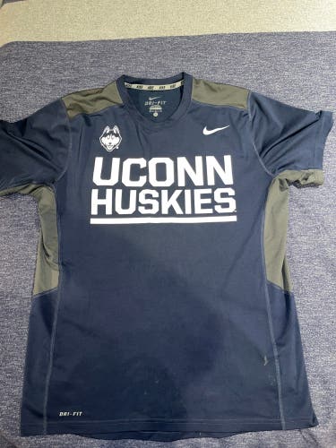 UCONN Huskies Dry-Fit Shirt Medium