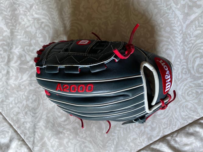 New Right Hand Throw Wilson Pitcher's A2000 Baseball Glove 12"