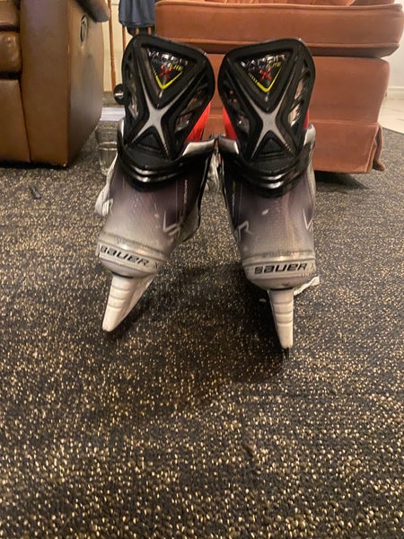 Senior New Bauer Vapor Hyperlite Hockey Skates Extra Wide Width Size 9.5