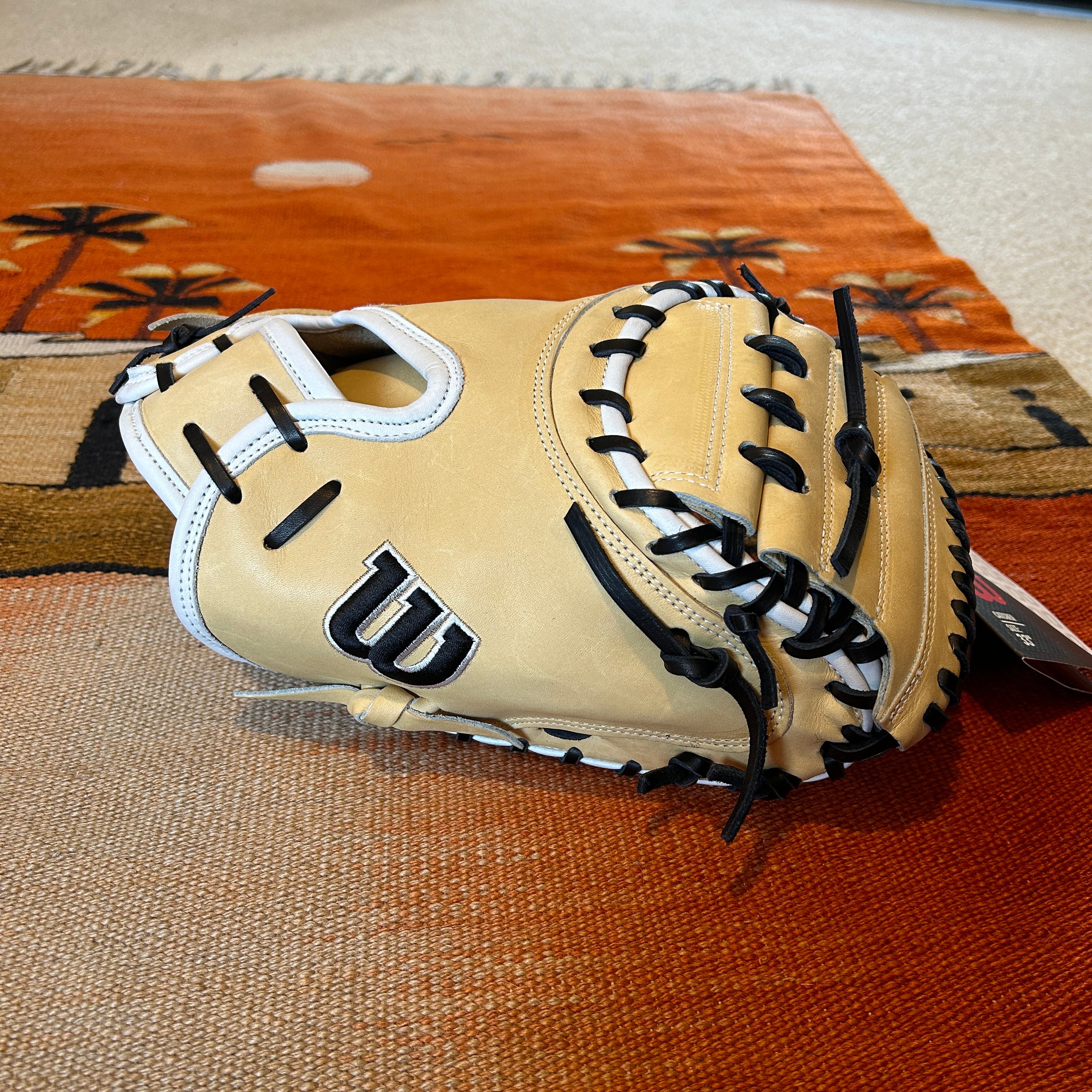 Wilson 33 Adult A1000 Catchers Mitt