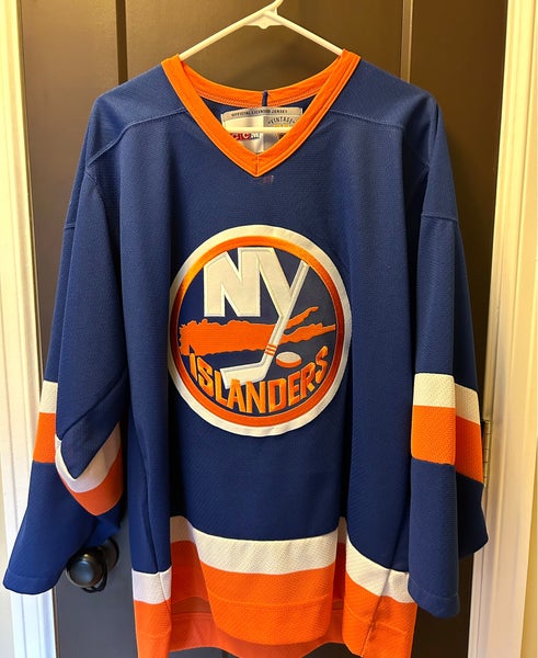 100% Authentic New York Knicks Starter Hockey Jersey Size Medium Men Rare  New
