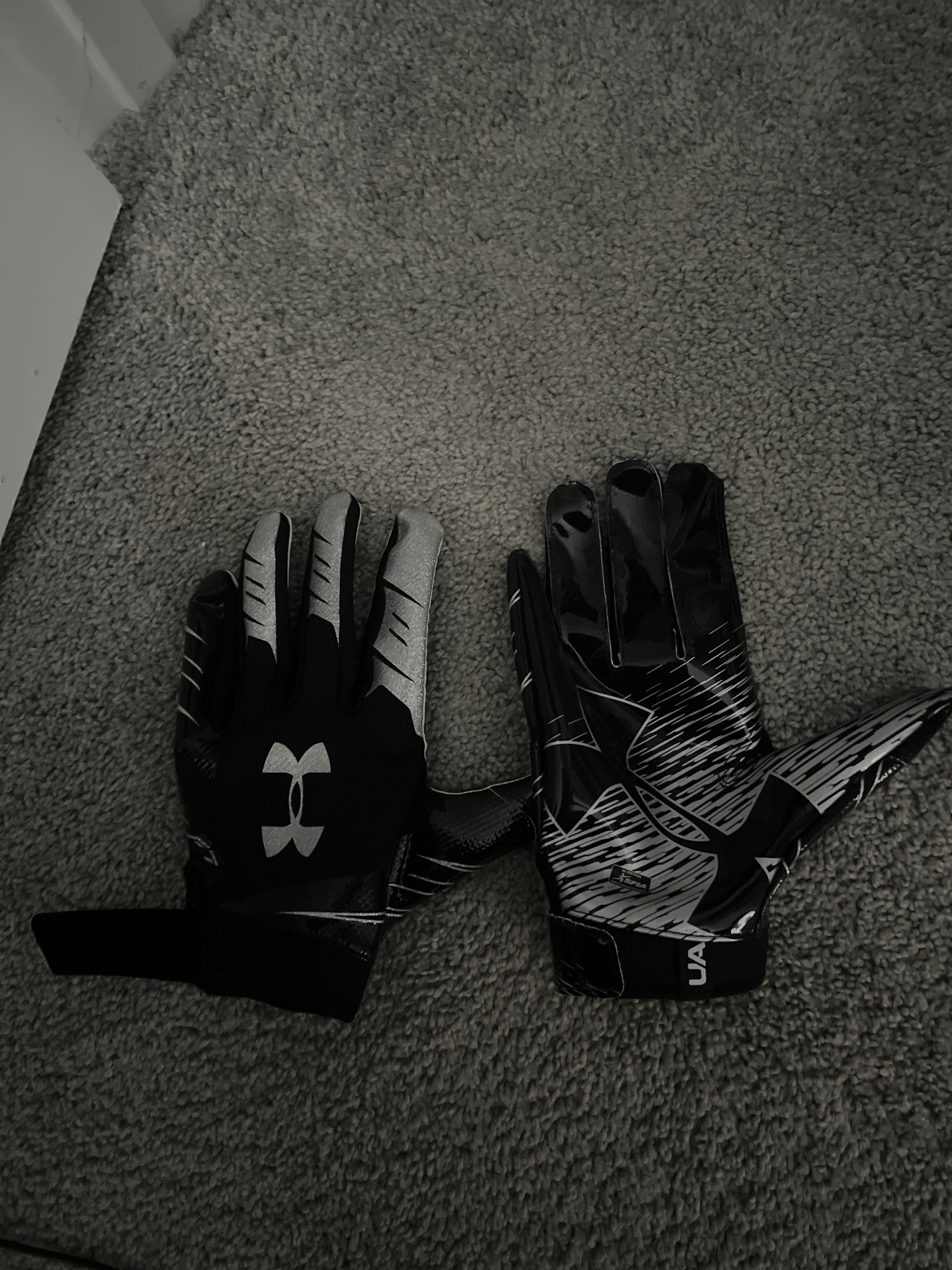 Under Armour Men's F7 Novelty Black Football Gloves XL