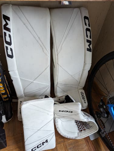 Like New! 34" + 1.5" CCM Axis 2.9 Custom Spec Goalie Full Set