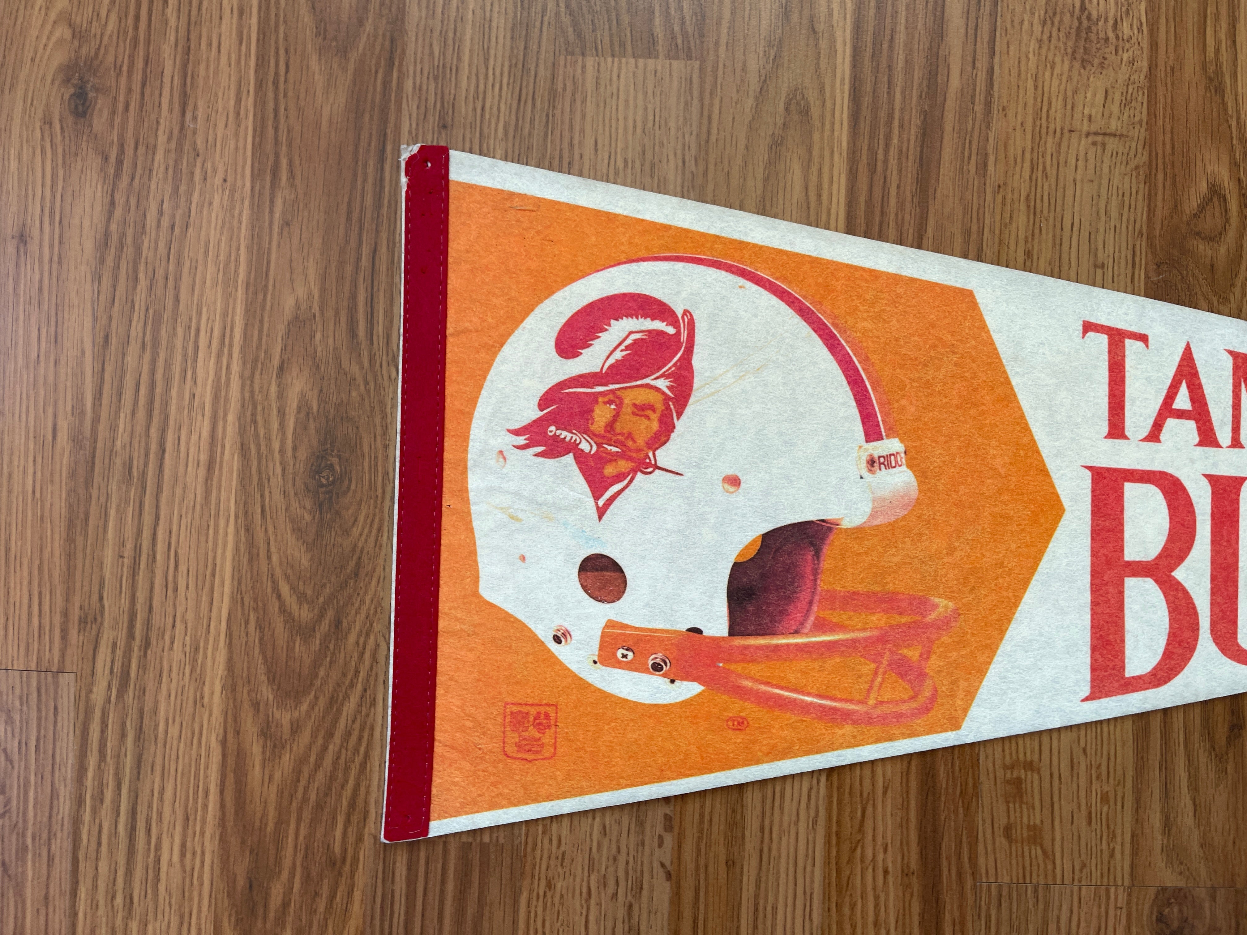 Tampa Bay Buccaneers NFL FOOTBALL SUPER VINTAGE 1970s Collectible Felt  Pennant!