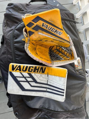 Vaughn VE8 Pro Stock Glove And Blocker