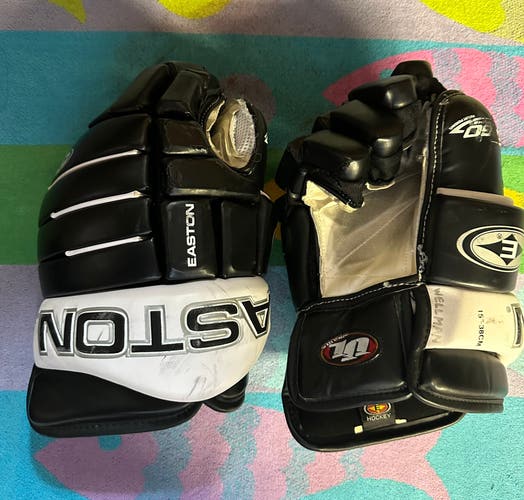 Easton UltraLite Hockey Gloves