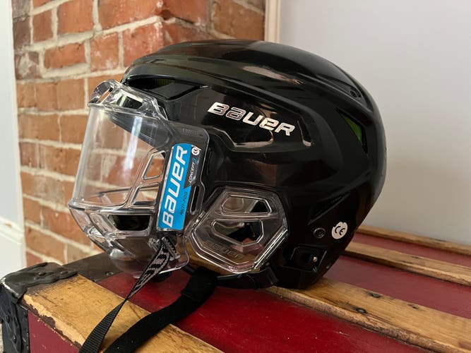 Used Small/Mesium Bauer Hyperlite Helmet w/Concept3 Shield