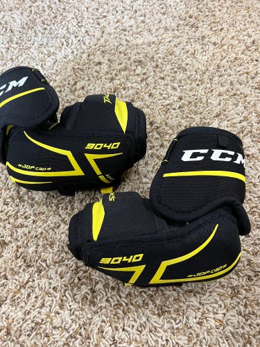 Medium CCM Tacks 9040 Elbow Pads
