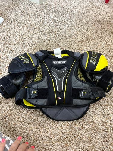 Used Medium Bauer Supreme 1S Shoulder Pads