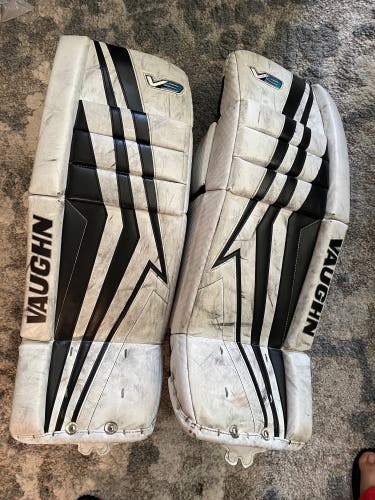 26" + 2 Vaughn Velocity V9 Goalie Leg Pads