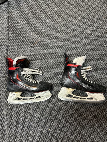 Used Bauer Regular Width   Size 8.5 Vapor 3X Pro Hockey Skates