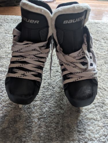 Youth Used Bauer Supreme Hockey Skates Regular Width Size 10 (US)