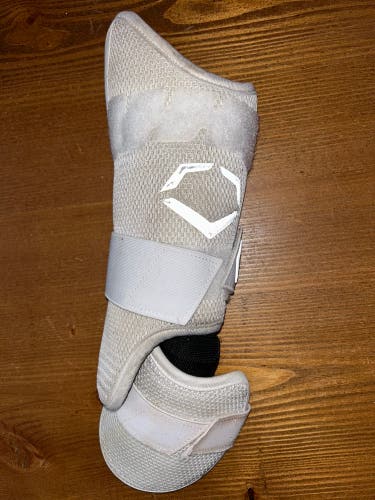 Evoshield Baseball Leg Guard (Right Handed Hitter) (missing one strap)