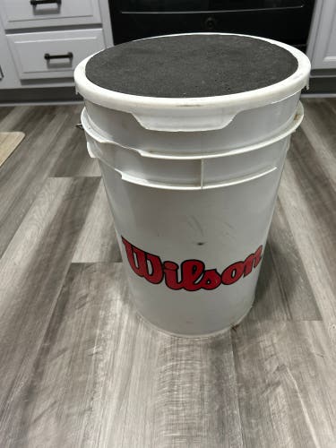 Wilson baseball bucket with padded lid and 24 leather baseballs