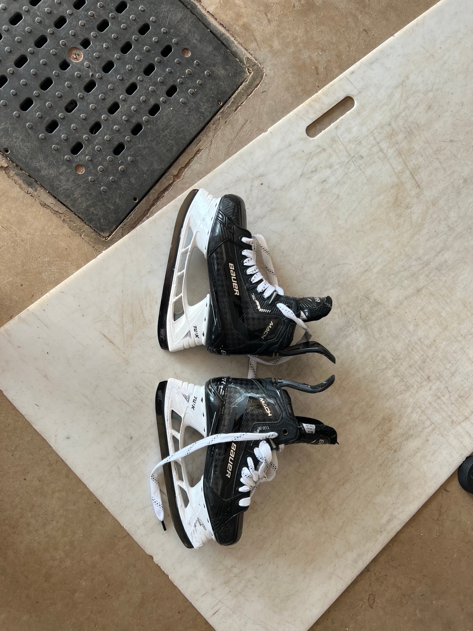 Senior Used Bauer Supreme Mach Hockey Skates Regular Width Size 6.5