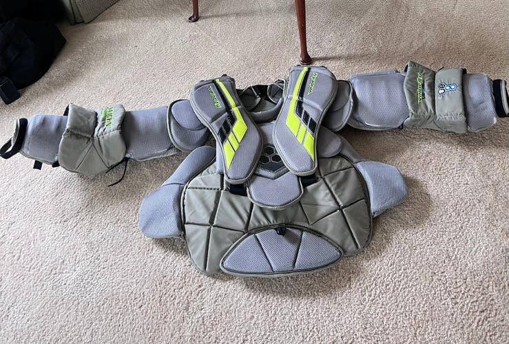 Used XL Vaughn VE8 Pro Carbon Goalie Chest Protector