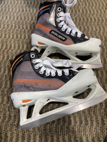 Junior Used Bauer Hockey Skates D&R (Regular) 1.0