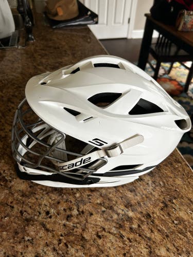 Player's Cascade S Helmet