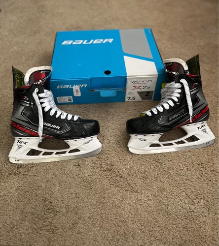 New Bauer   Size 7.5 Vapor X2.9 Hockey Skates