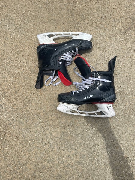 Used Bauer Vapor Hyperlite (Prototype) Hockey Skates Regular Width Pro Stock Size 10.5