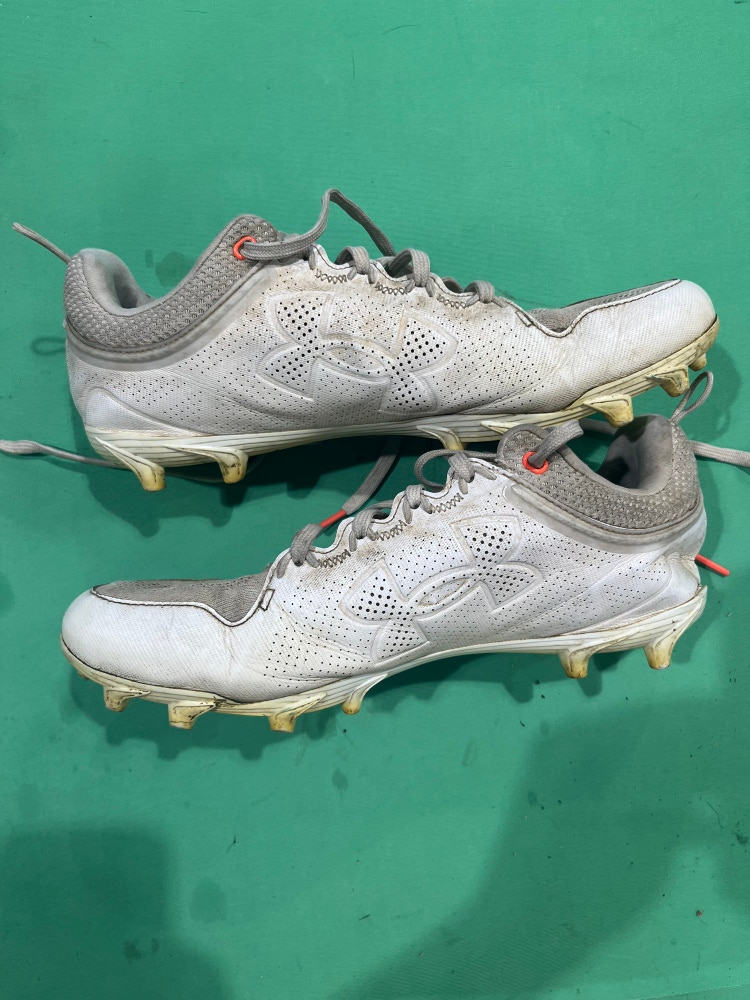 White Used Men's 8.5 Molded Under Armour Cleats