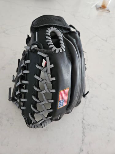 Youth Bradley 12.25 outfield glove
