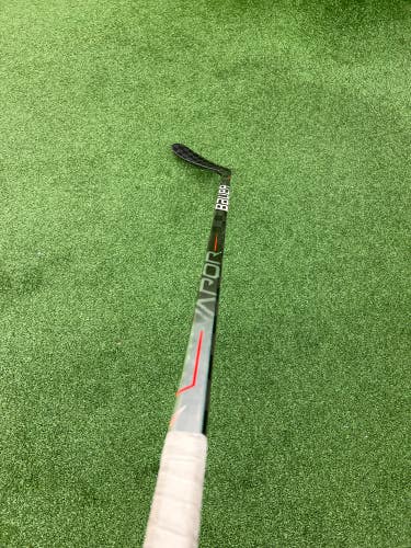Used Senior Bauer Vapor Hyperlite Left Hockey Stick P28