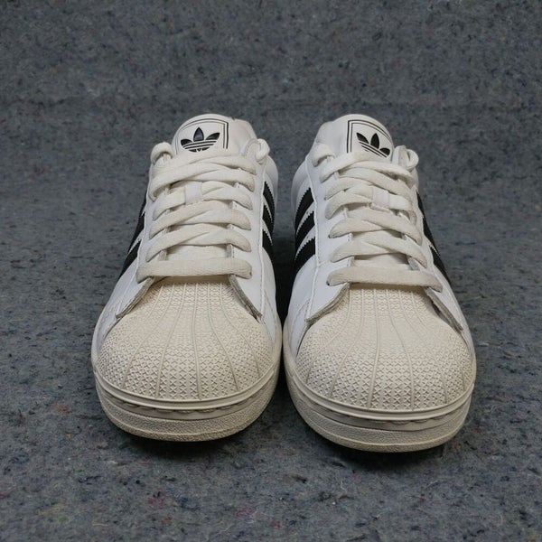 Excellent condition Adidas Super Star Low Shell Top sneaker: Size 9.5