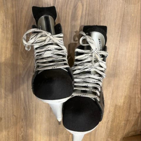 Senior Used Bauer Supreme Silver Comp Hockey Skates Regular Width Size 9