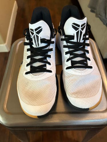 Nike Kobe Bryant Mamba Focus White Black Gum