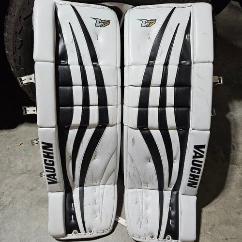 Used 31" Vaughn Velocity V7 Goalie Leg Pads