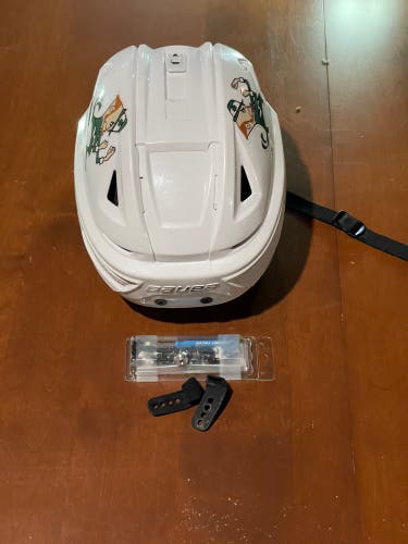 Large Bauer Re-Akt 150 Helmet