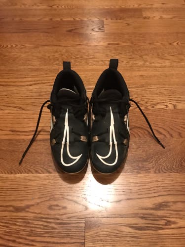 Size 7 Men's Molded Cleats Mid Top ALPHA