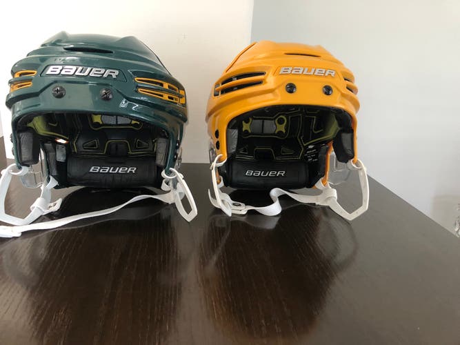 2 New Small Bauer Re-Akt 100 Helmet   HECC THE END OF 04/2024.    08/2023