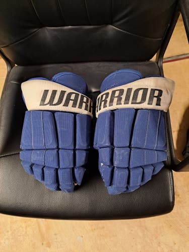Tampa Bay Warrior Creeper Gloves 14" Pro Stock w/bonus socks.