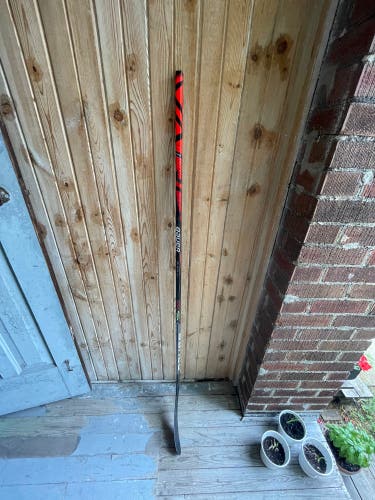 Intermediate Right Handed P28  Vapor FlyLite Hockey Stick