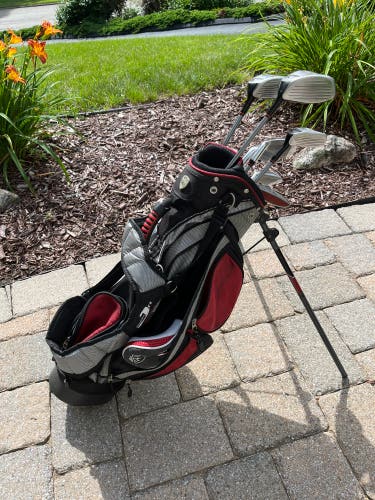 Walter Hagen Jr. Series II golf clubs/Full set with stand bag.