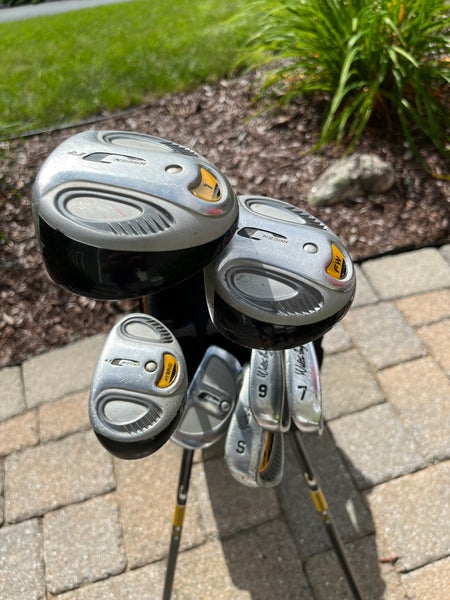 Walter Hagen Jr.  Full Golf set Series III with stand bag.