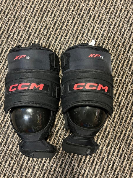 CCM KP1.9 Goalie Knee Pads Int. NEW
