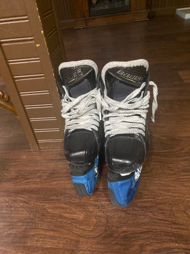 Used Bauer Regular Width  Size 8.5 Hockey Goalie Skates