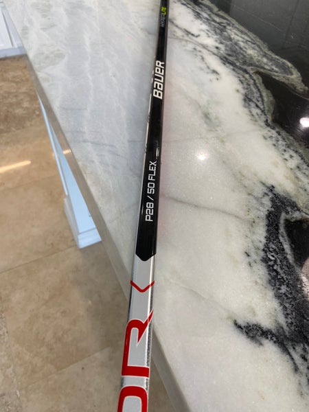 Junior Used Right Handed Bauer Vapor Hyperlite Hockey Stick P28