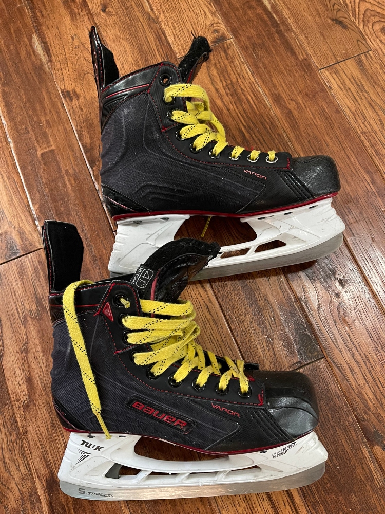Used Bauer Extra Wide Width  Size 4.5 Vapor X500 Hockey Skates