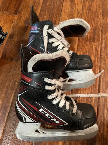 Youth CCM Regular Width Size 11 JetSpeed FT440 Hockey Skates