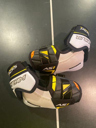 Used Large CCM  Super Tacks AS1 Elbow Pads